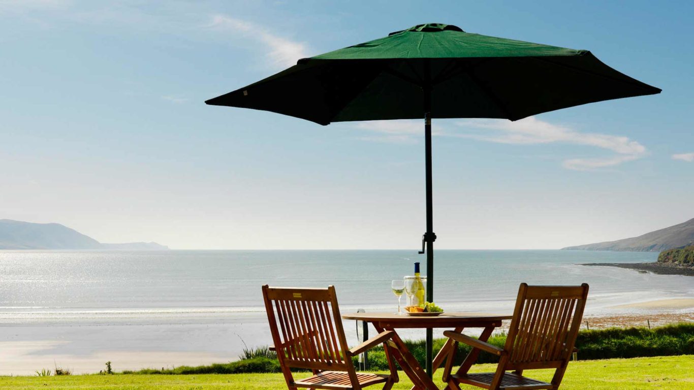 views-chairs-table-01